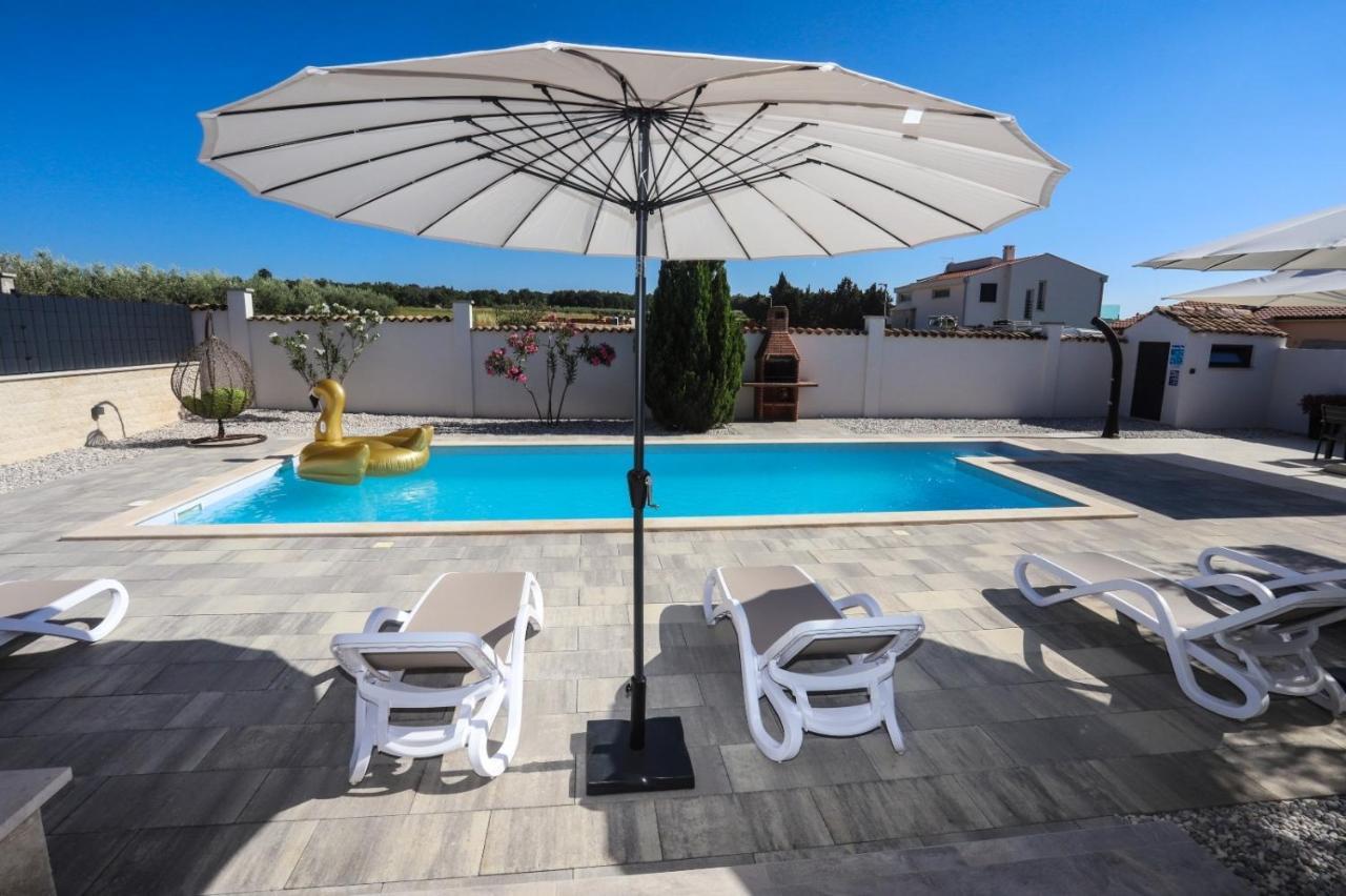 Apartment Nina With Private Pool Nova Vas  Luaran gambar